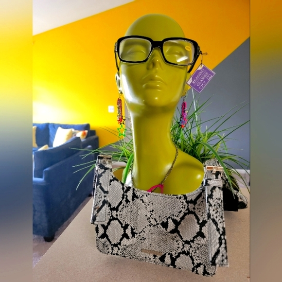 Nine West Handbags - Nine West crossbody